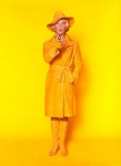 Doris Day con sombrero de lluvia
