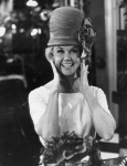 Doris Day con sombrero mushroom