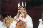 Corona adornada con velas en Suecia